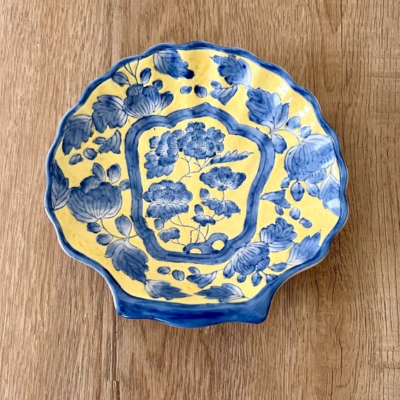 Antique 1800’s China Qing Dynasty Yellow Blue Lotus‎ Flowers Shell Plate Dish